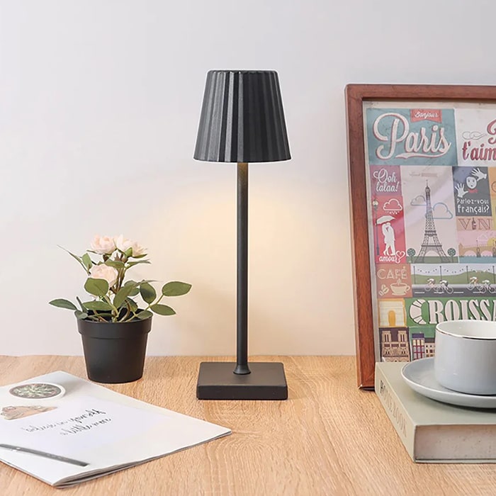 lampada senza fili ambientata casa ufficio